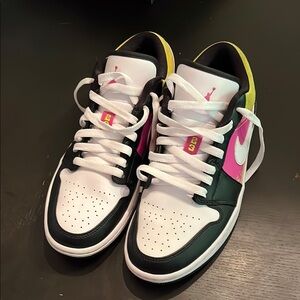 Nike Vibrant Low-Top Sneakers